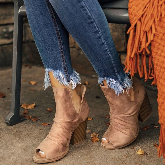 🆕Quinn | Peep Toe Bootie in Taupe - Picture 4 of 6